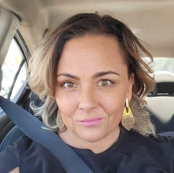 Meet your Posher, Eliza - Picture 4 of 5